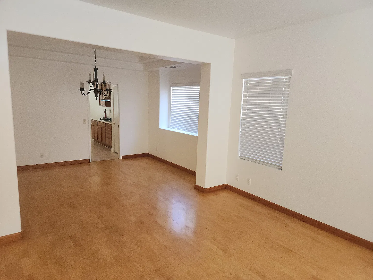 4 bed, 2500 sqft, $3,000 — Photo 2