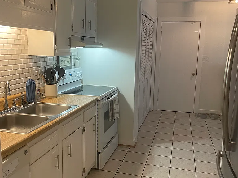 405 Art Hanes Cir — Photo 5