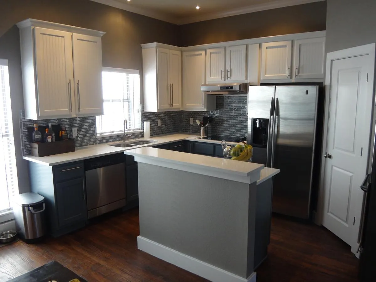 2104 N Haskell Avenue — Photo 2