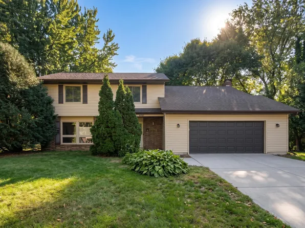 9829 105th Ave N, Maple Grove, MN 55369