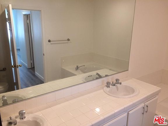 5th image of 11920 Goshen Ave APT 102
