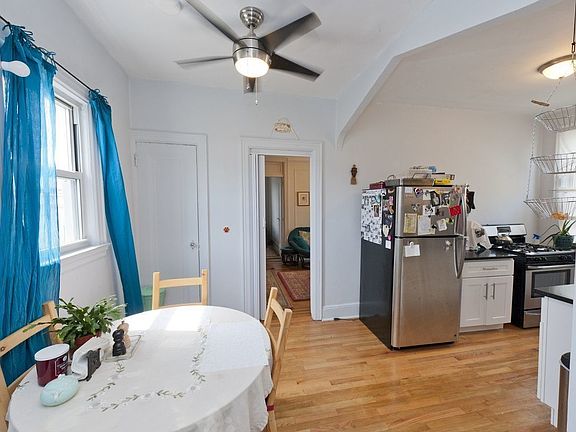 4th image of 2128 23rd St APT 2R