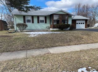 32 Cayuga Rd, Canandaigua, NY 14424