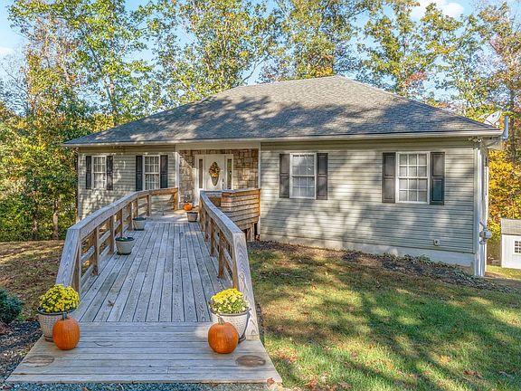 2nd image of 474 Lake Rd