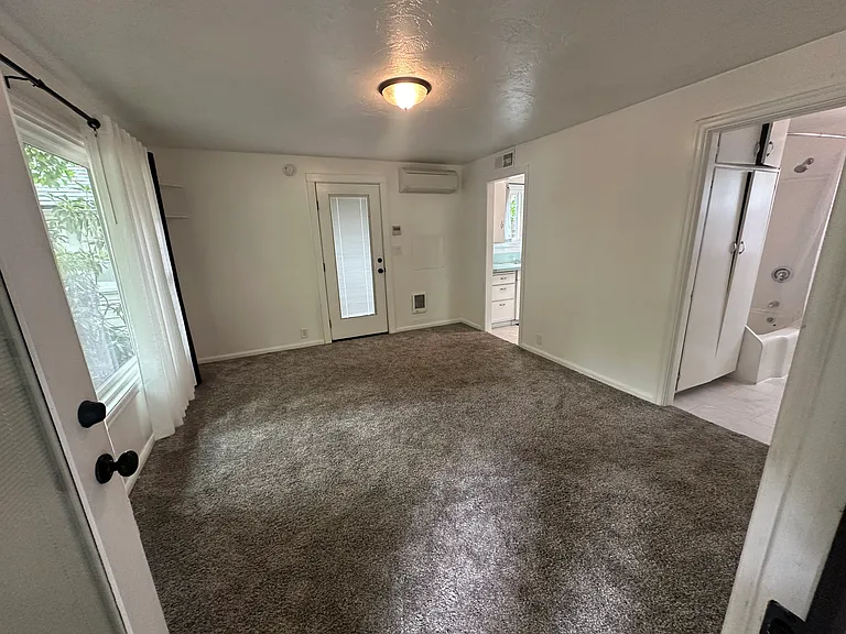 1109 E 25th Ave — Photo 6