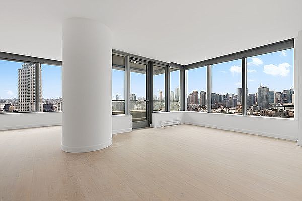 1st image of 3 Court Sq #1511