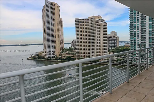 325 Biscayne Blvd #1523 Photo 1