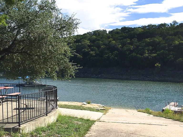 2437 Crosswind Dr — Photo 3