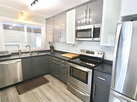 4th image of 3920 Montague STREET