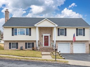 15 Pamela Dr, Totowa, NJ 07512