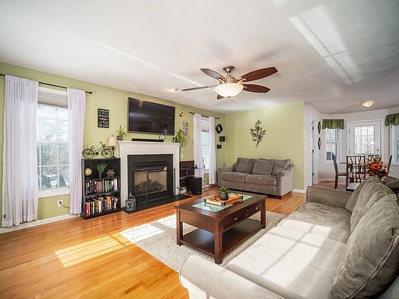3rd image of 56 Bradford St
