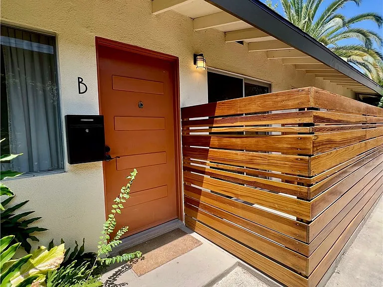 228 W Lemon Ave #B — Photo 16