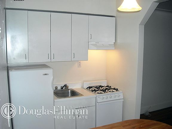 2nd image of 242 E 87th St APT 5J