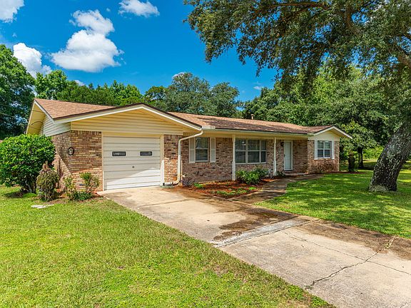 2nd image of 110 Gardenia Ct