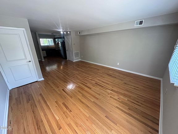 2nd image of 2616 Noble Rd APT B