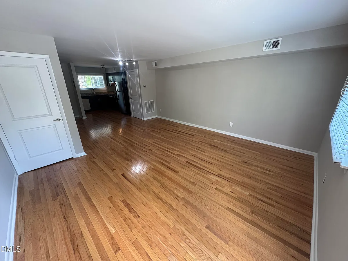 Building Photo - 2616 Noble Rd #B