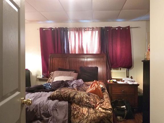 4th image of 490 Essex St