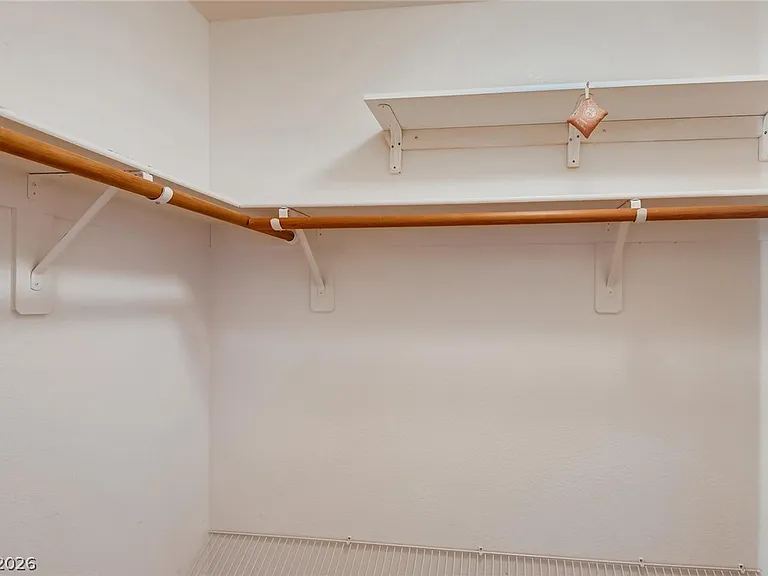 1048 Royal Skyline St — Photo 22