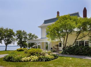 9 Curtis Pt, Beverly, MA 01915