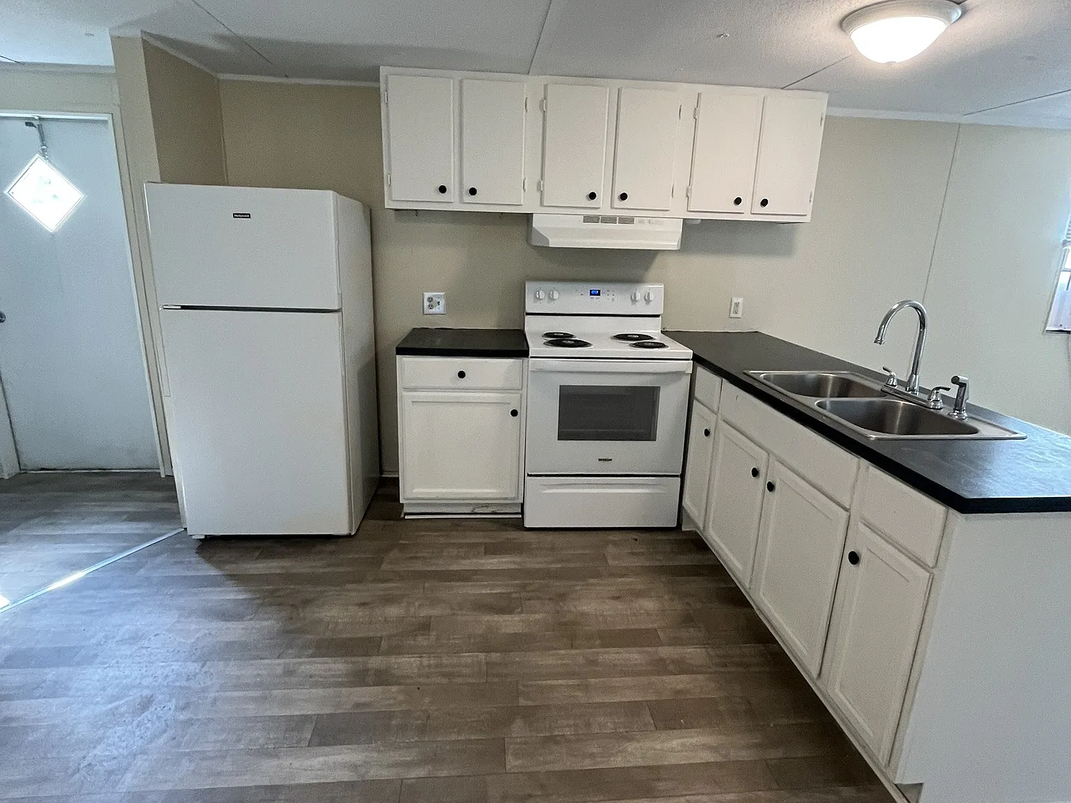 3 bed, $850 — Photo 2
