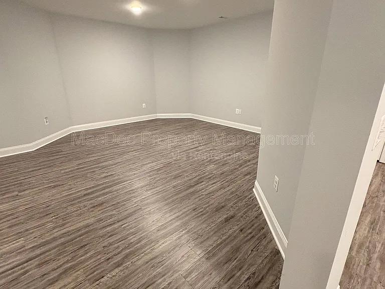 10802 Cedar Creek Dr — Photo 26