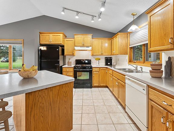 4th image of 21320 Orchard Dr