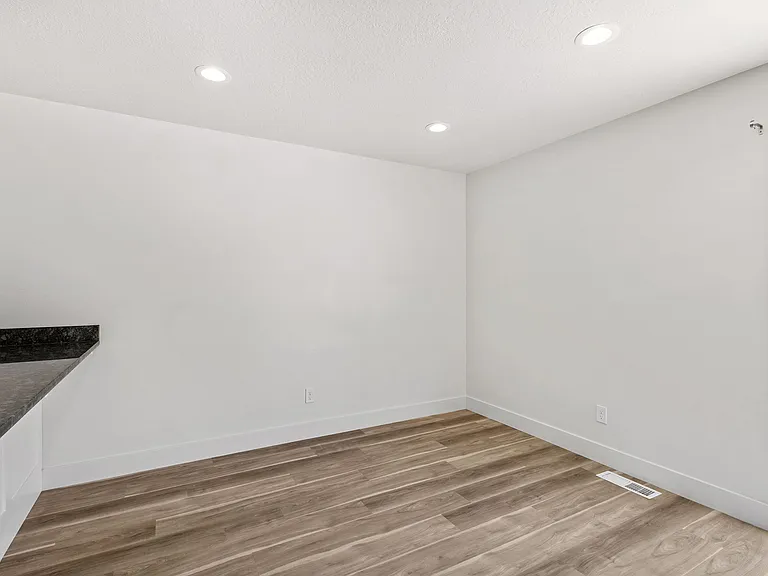 917 N 100 W — Photo 15
