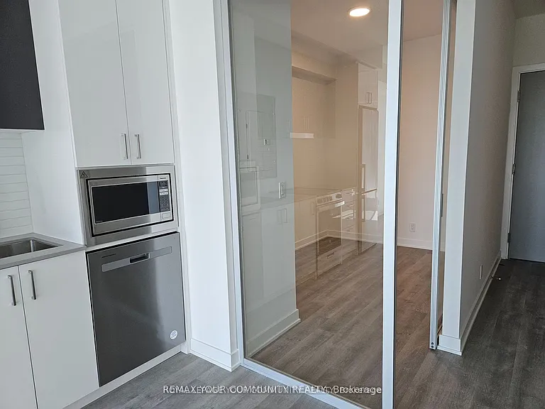 30 Upper Mall Way #509 — Photo 5