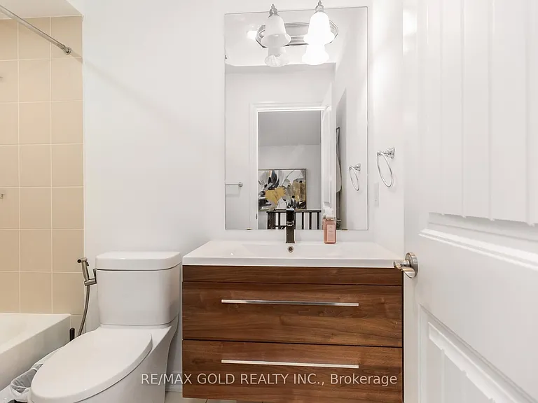 112 Hanson Cres — Photo 45