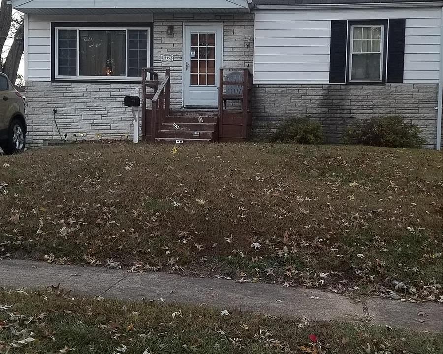 1st image of 235 De Smet Dr
