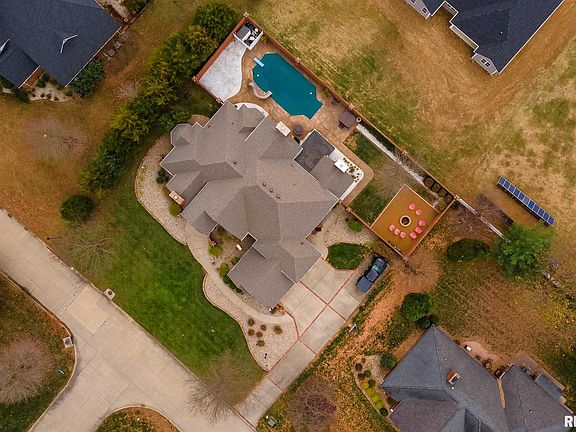 3rd image of 2203 Steeplechase Dr