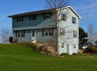 2586 Paris Rd, Central City, IA 52214