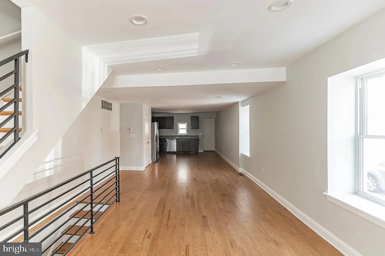 4 bed, 1728 sqft, $3,300 — Photo 2