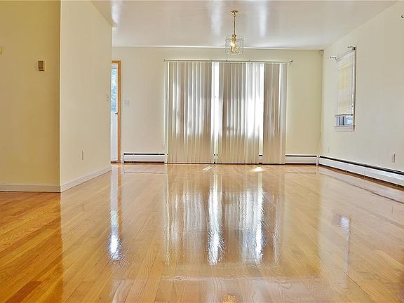 5th image of 27 Marion Ave N