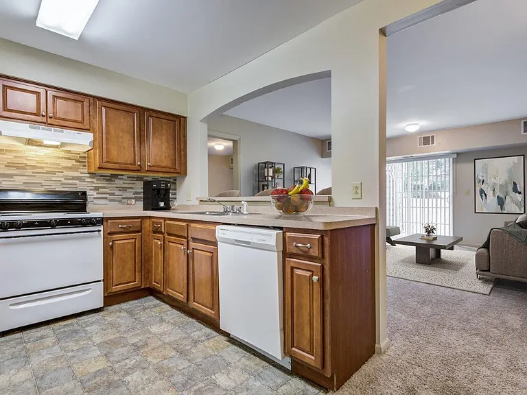 Greenwood Cove Apartment Homes — Photo 5