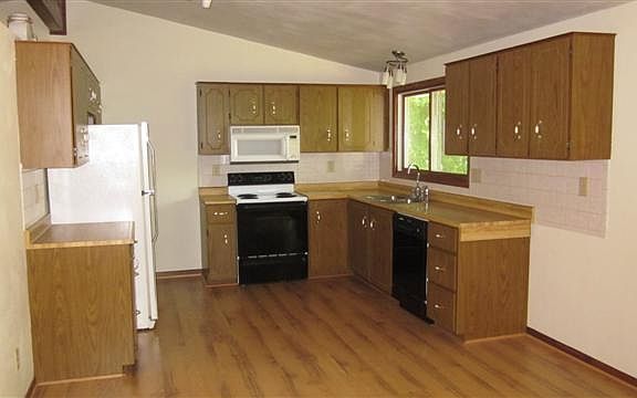 2nd image of 1219 Lake Summerset Rd