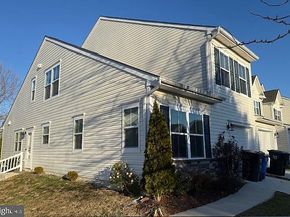 3rd image of 305 Bethune Dr