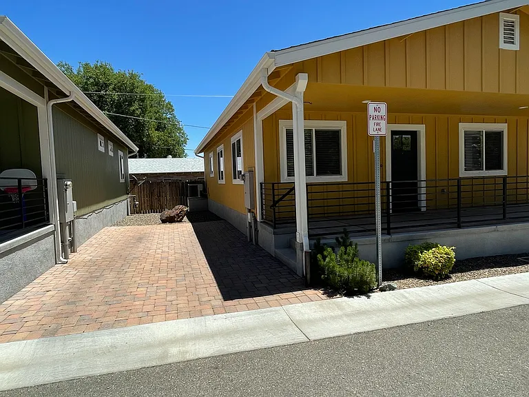 1048 Whipple St — Photo 28