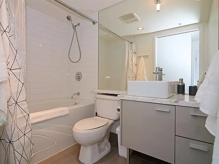 33 Smithe St #801 — Photo 10