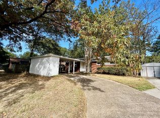 1042 Ivy Rd, Memphis, TN 38117
