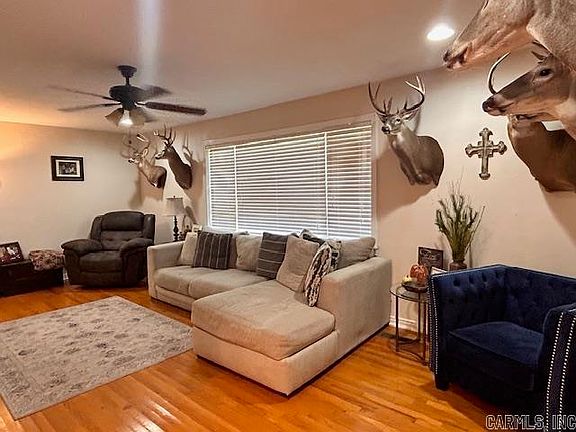 3rd image of 608 W Leslie Ave