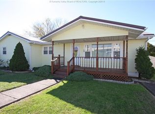 58 Bridge St, Winfield, WV 25213