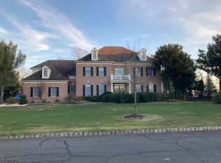 37 Ridge Rd, Green Brook, NJ 08812