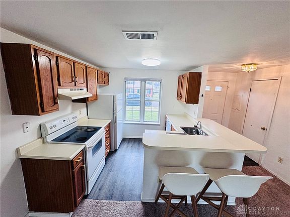2nd image of 2181 Chapel Dr