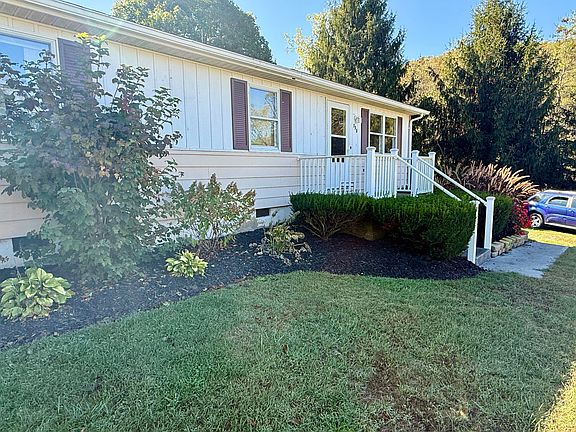 2nd image of 130 Mountain Crest Dr