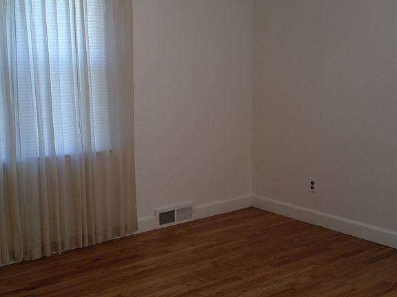 5th image of 1318 Bryant Ave