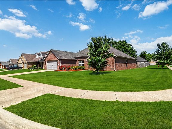 3rd image of 536 N Fox Meadows Ln