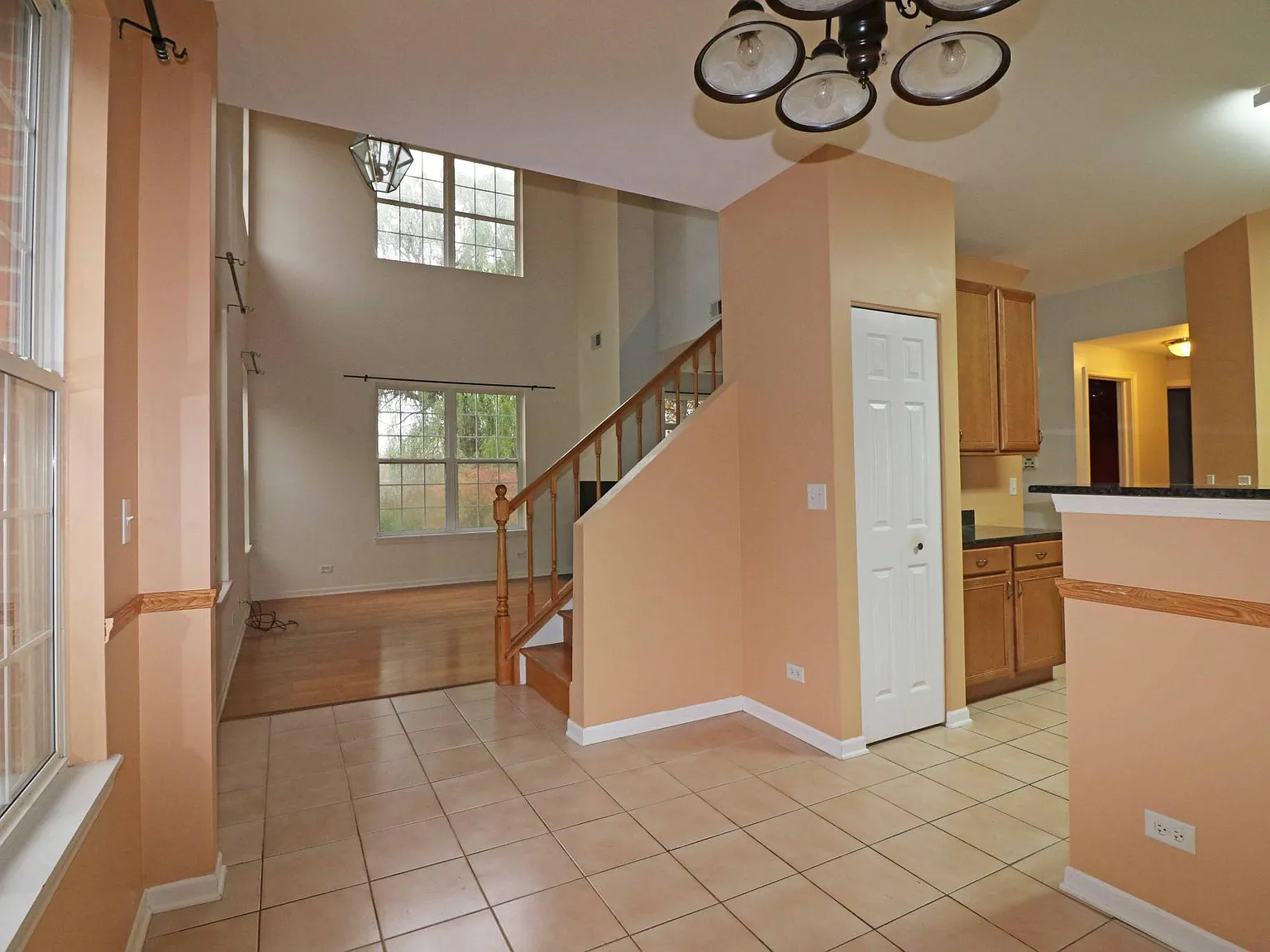 948 Enfield Drive — Photo 3