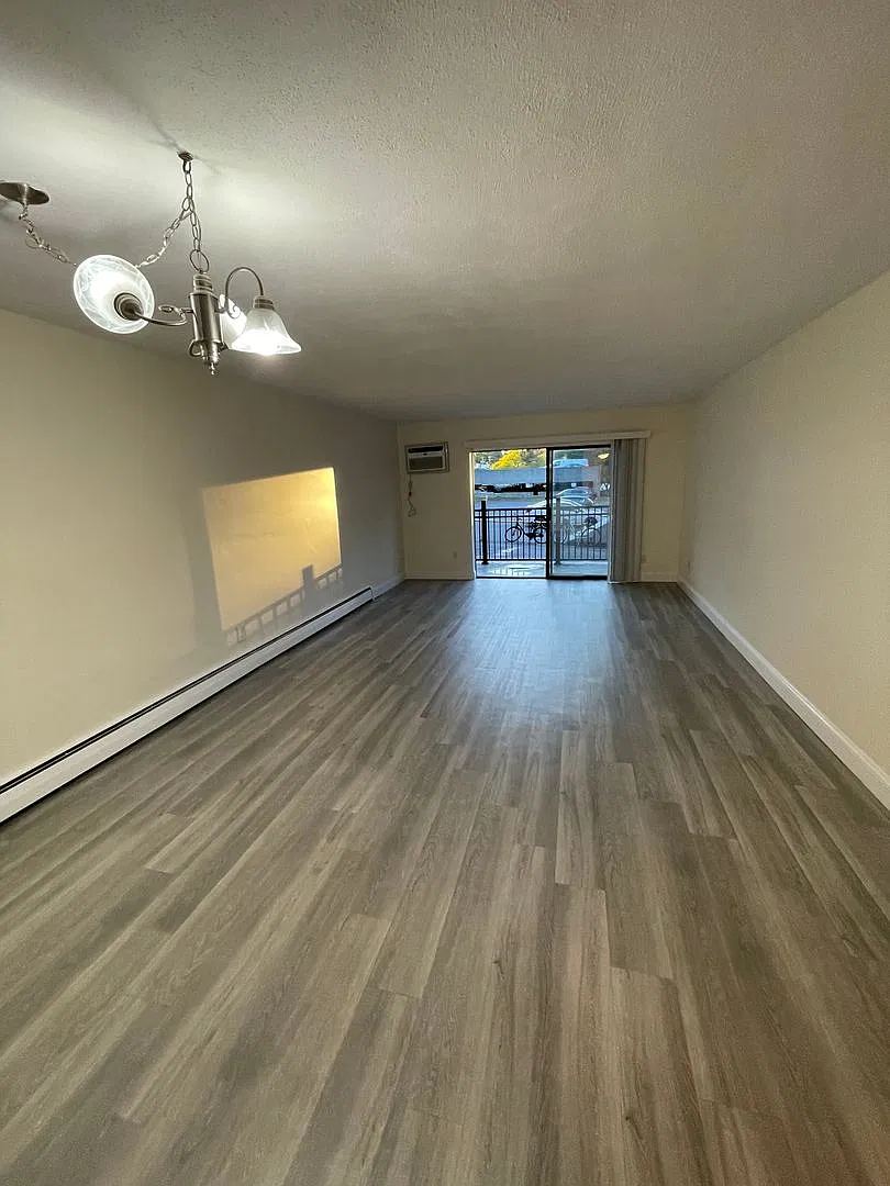 1-Bed w/ h & hw — Photo 2