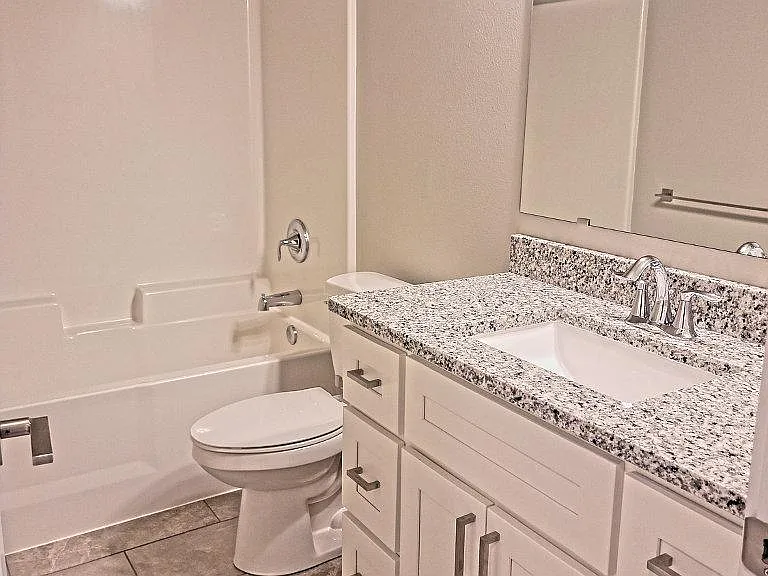 6911 Lennon Ln NE — Photo 15